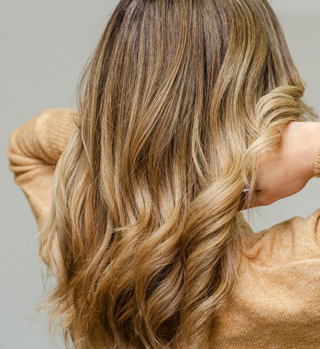 Galleria foto 'Come mantenere i capelli sani con i trattamenti agli oli essenziali' - foto 3