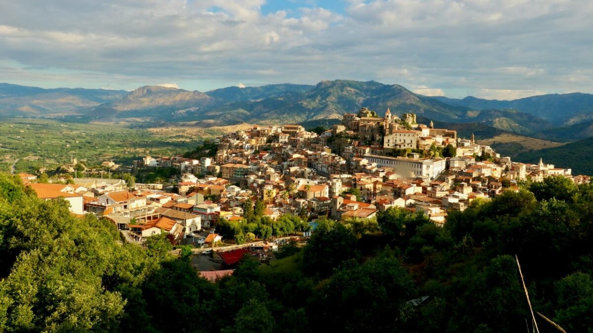 Sicilia, i Borghi più belli della suggestiva Valle dell’Alcantara…