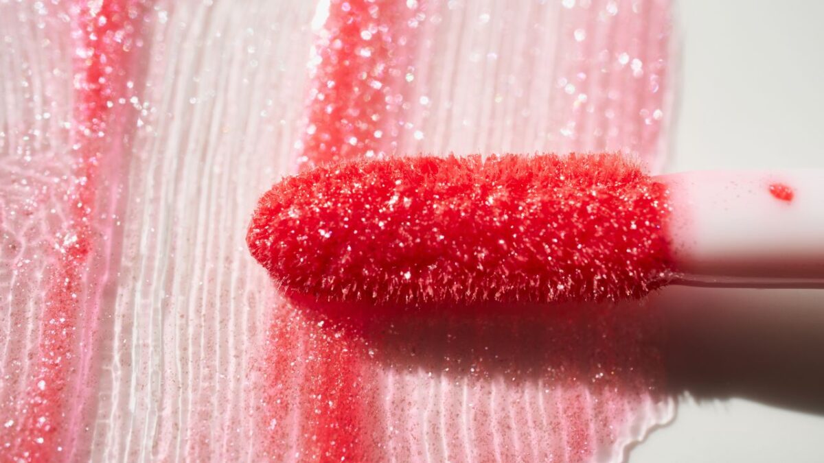 Lip gloss glitter, il segreto di Hollywood per labbra lucide e voluminose
