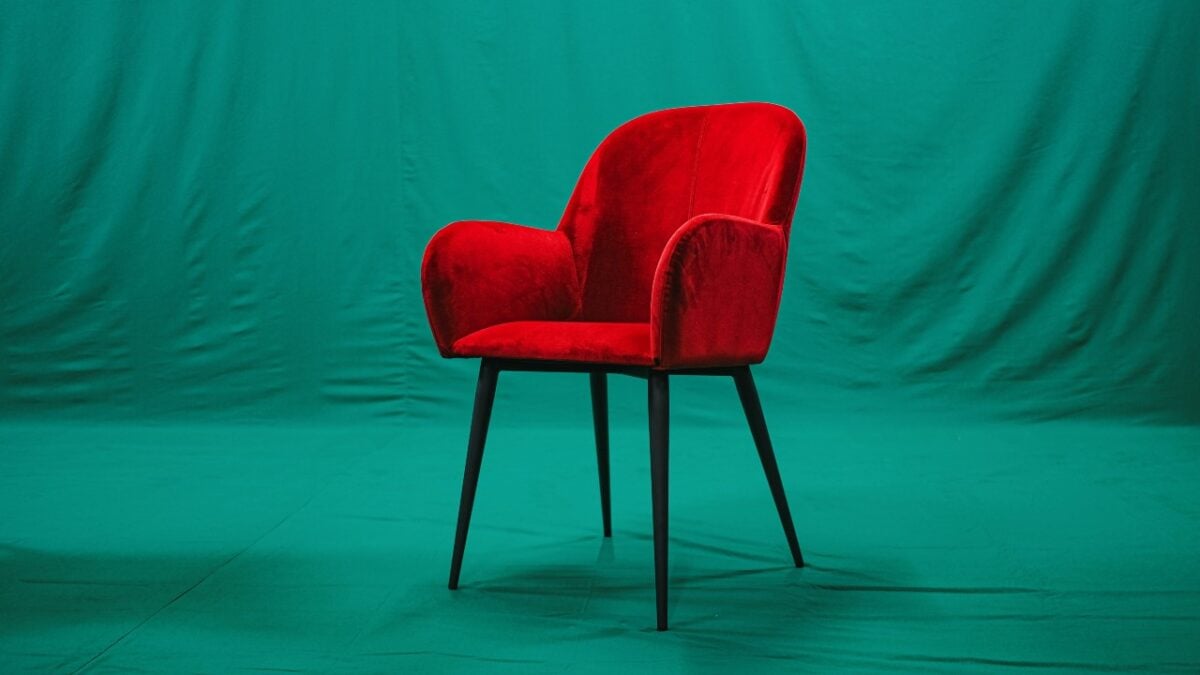 “Unexpected Red Theory” è il trend arredo più virale del Momento!