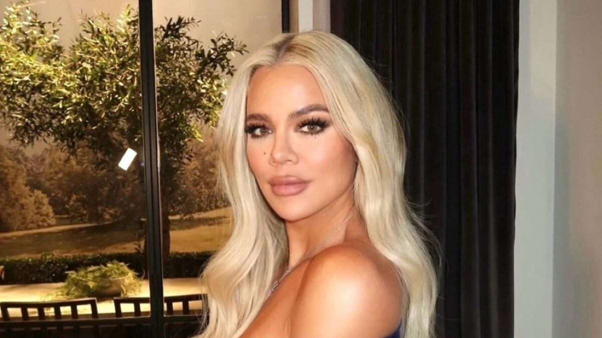 Khloé Kardashian, che schianto con il costume intero nero super sensuale