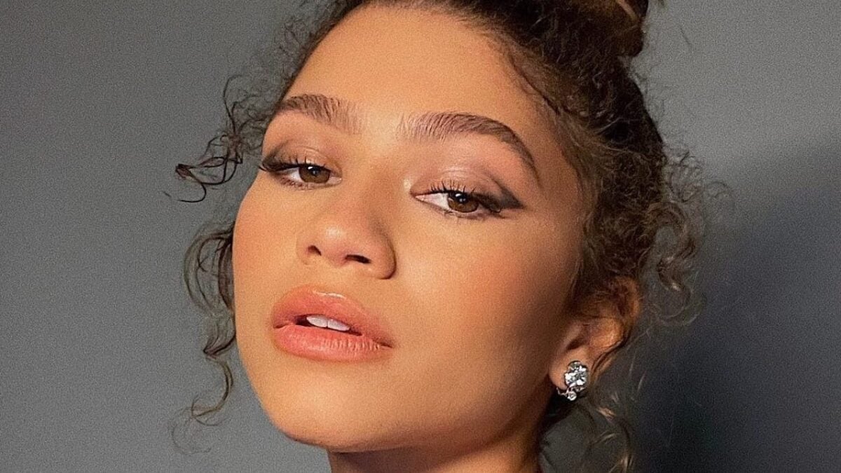 Zendaya sulla nuova cover di Vogue: con lo splendido abito di Dolce&Gabbana è divina