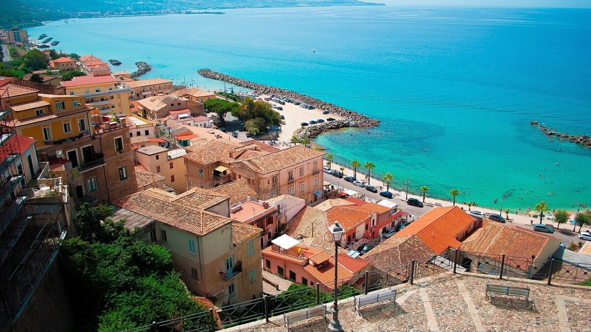 Calabria, viaggio tra gli splendidi borghi della Costa degli Dei