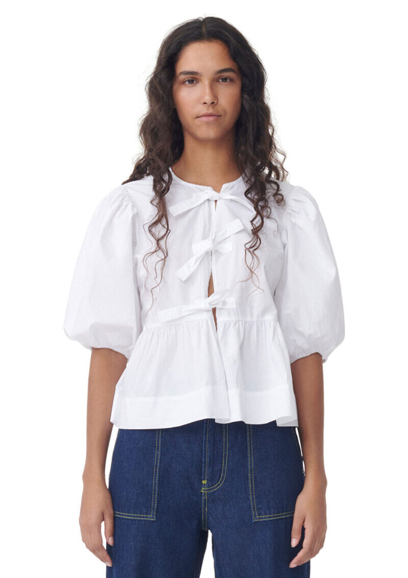 Galleria foto 'Camicia Bianca, l’evergreen che fa tendenza: questa primavera si porta così…' - foto 4