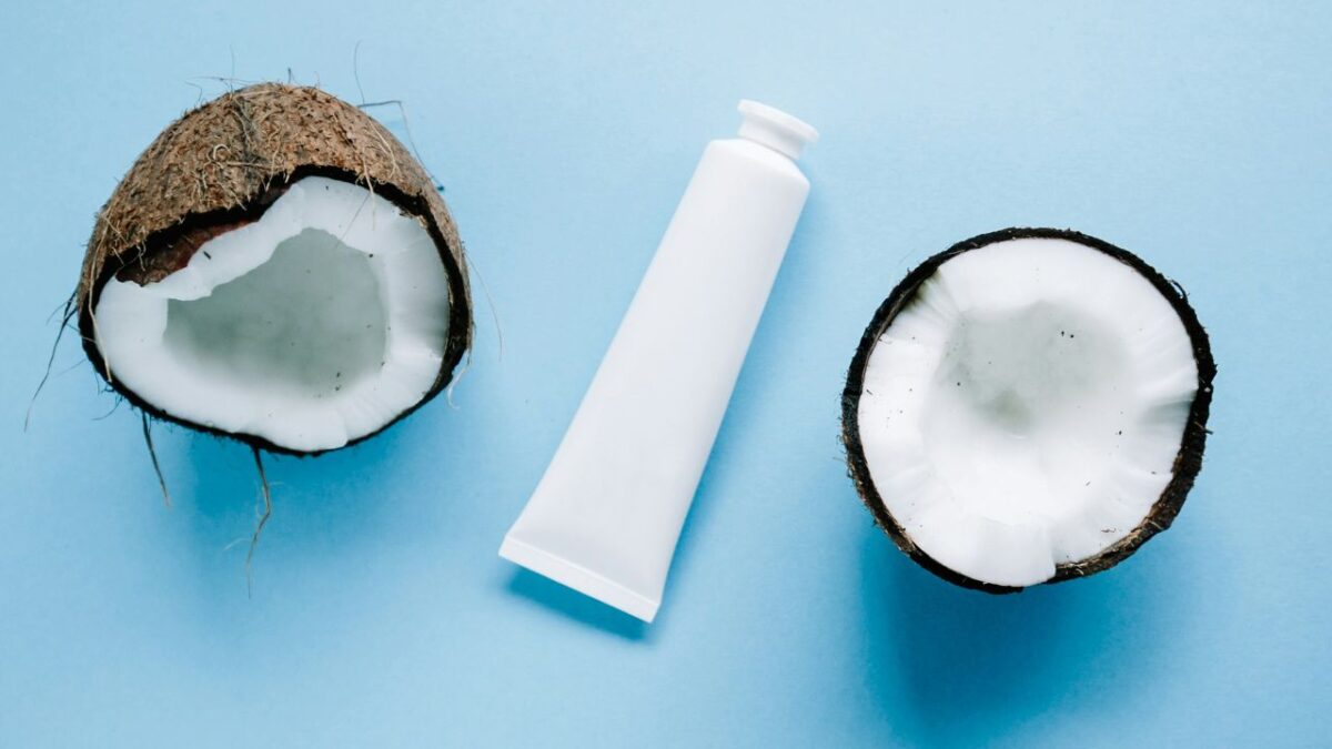 Olio di cocco nella Skincare: tutti i benefici per la Pelle