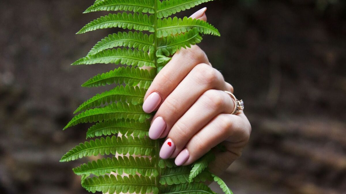 Il colore Top per la manicure di Primavera è proprio questo: un vero evergreen!