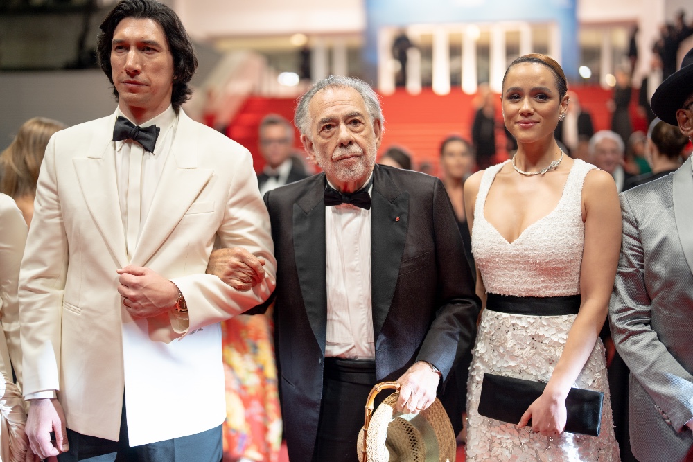 Galleria foto 'Cannes 2024, Adam Driver replica il Look in bianco con una nota dolente…' - foto 1