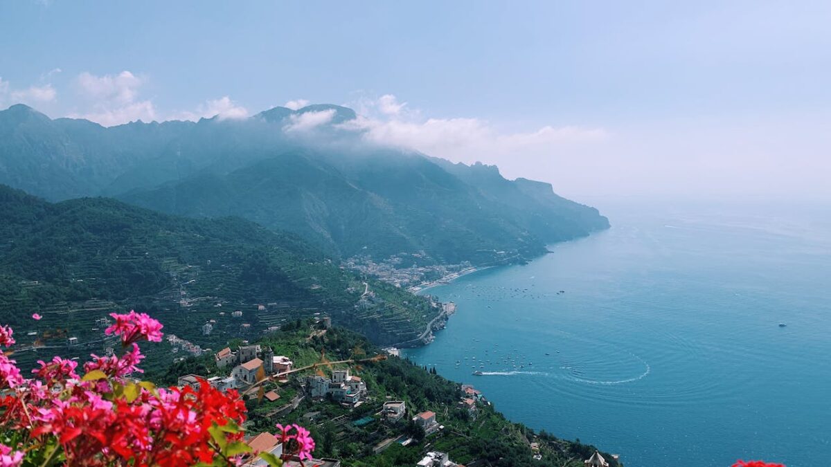 Un sentiero da fare solo a piedi tra i Borghi più belli della Costiera Amalfitana…