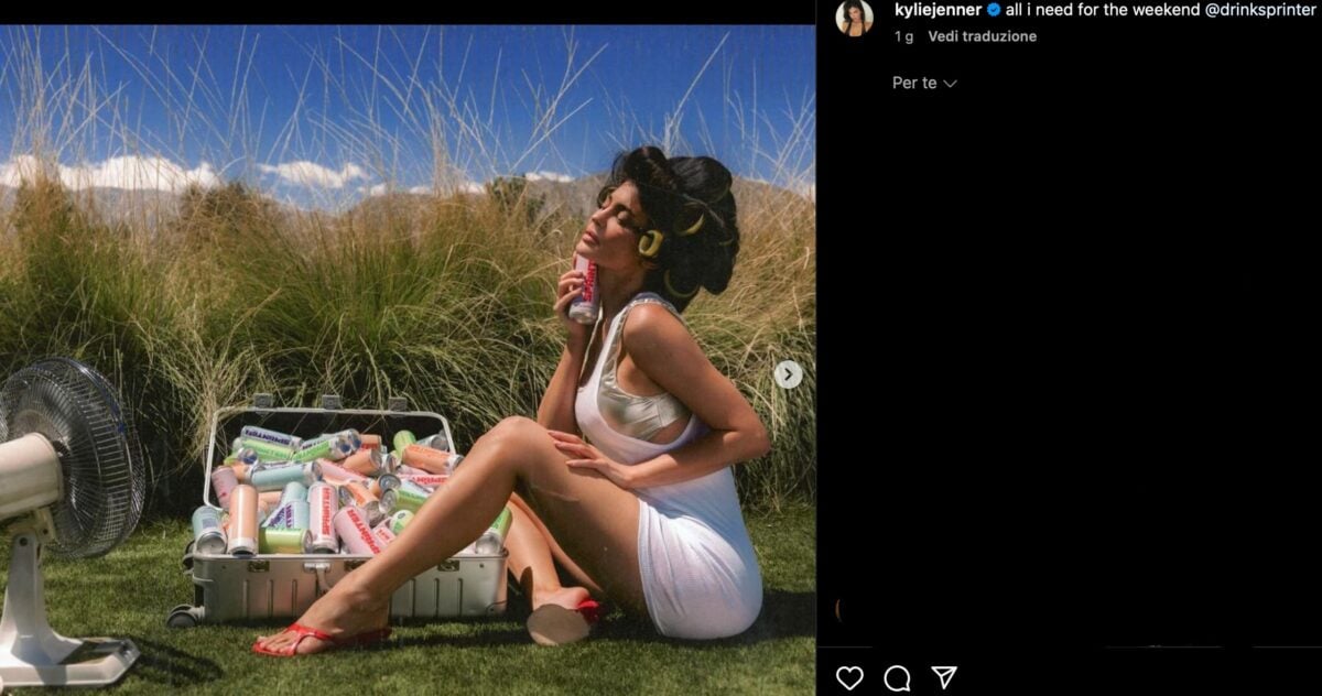 Galleria foto 'Kylie Jenner, look da Trad Wife per sponsorizzare la sua Bevanda (FOTO)' - foto 1