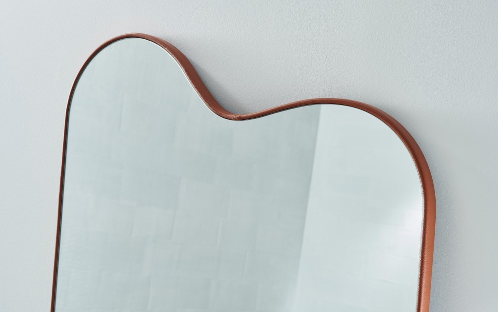 Galleria foto 'Gli specchi di design più belli per arredare la tua camera da letto' - foto 2