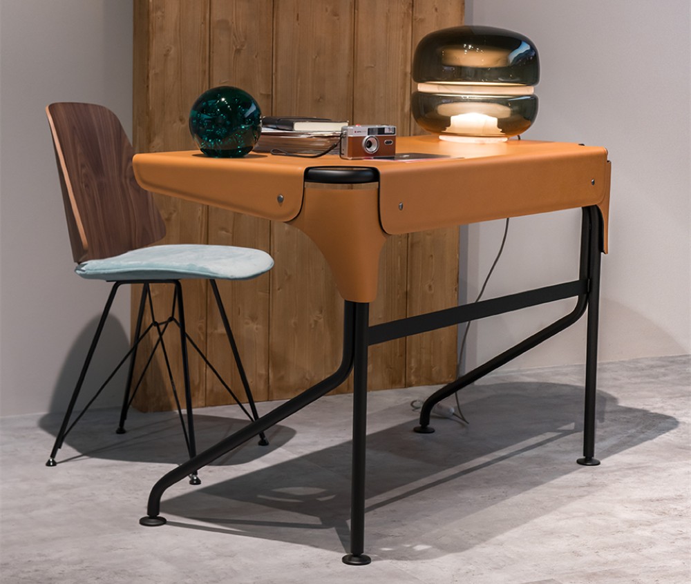 Galleria foto 'Scrivanie e Scrittoi di Design, i più belli per la zona Home working' - foto 6