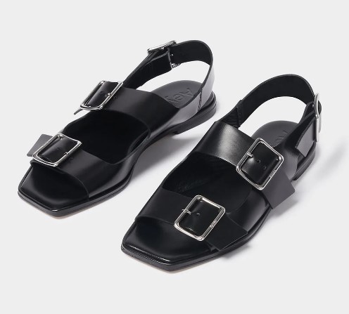 Galleria foto 'I Sandali Neri più chic e sofisticati dell’Estate 2024' - foto 3