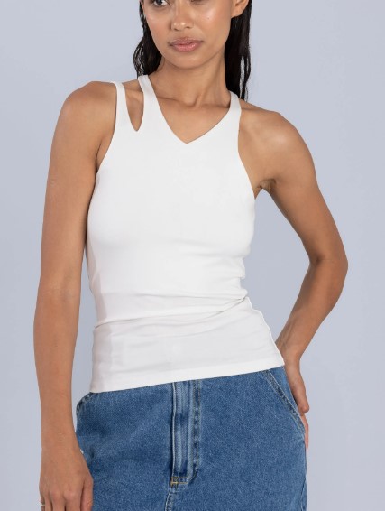 Galleria foto 'Per un look in stile 90s, punta tutto su uno di questi Tank Top' - foto 5