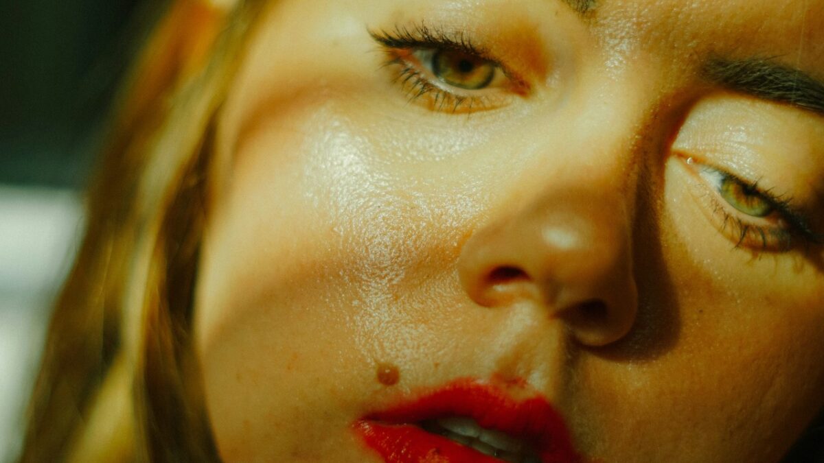 Galleria foto 'Come realizzare un Make Up a prova di sudore: consigli imperdibili!' - foto 2