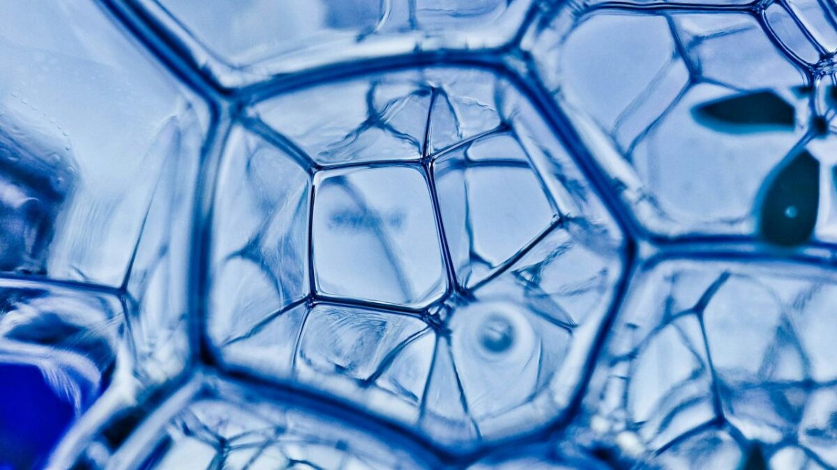 5 sieri e creme ai peptidi che rendono la pelle super levigata