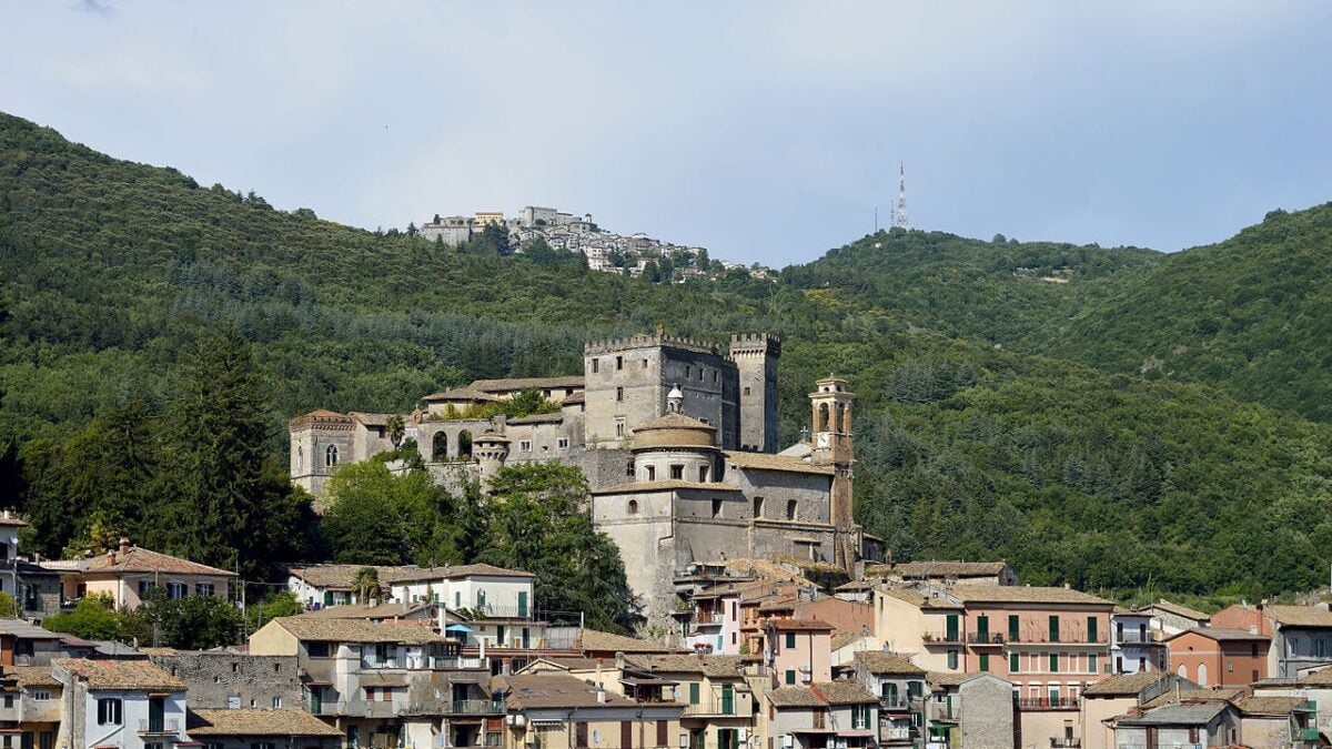 Lo chiamano la Piccola Parigi, un Borgo dalla bellezza unica a due passi da Roma