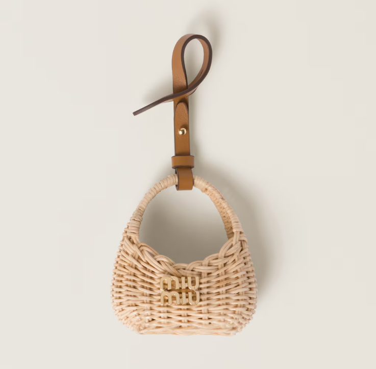 Galleria foto 'Bag Charm Trend: 6 Accessori chic per rendere speciale la tua borsa' - foto 4