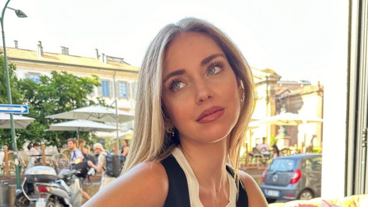 Chiara Ferragni, il suo Look per il ‘back in town’ è così trendy: shorts in denim e boots in pelle!