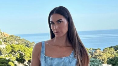 Melissa Satta, selfie a Dubai con il bikini di super tendenza: che cool!