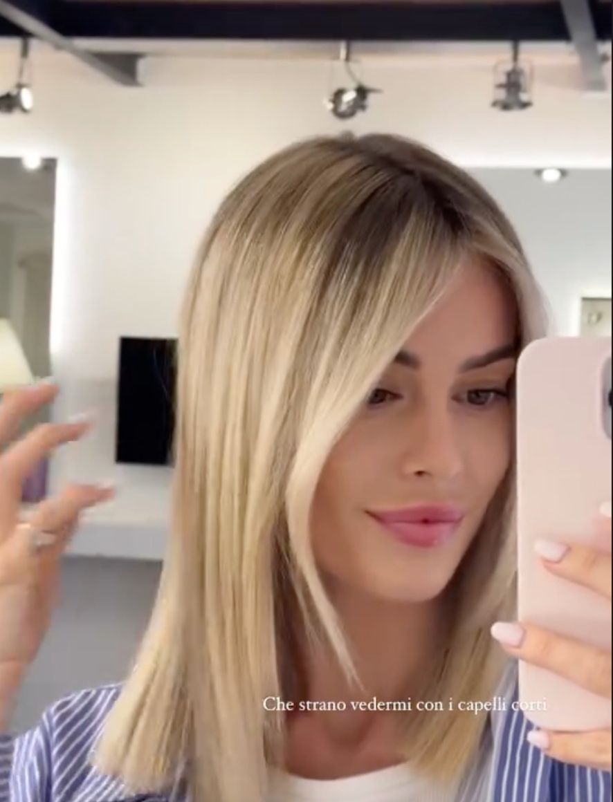 Galleria foto 'Sophie Codegoni torna single e dà un taglio alla lunga chioma bionda: ecco il nuovo Look' - foto 1