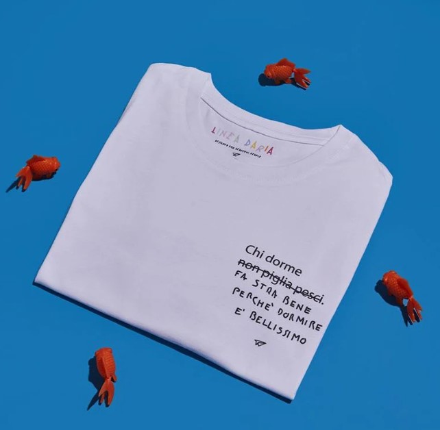 Galleria foto 'Dillo con una t-shirt! Qui le magliette “slogan” da avere a tutti i costi…' - foto 8