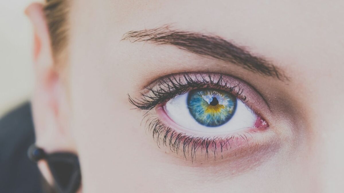 Occhi sensibili? 8 mascara che fanno per te