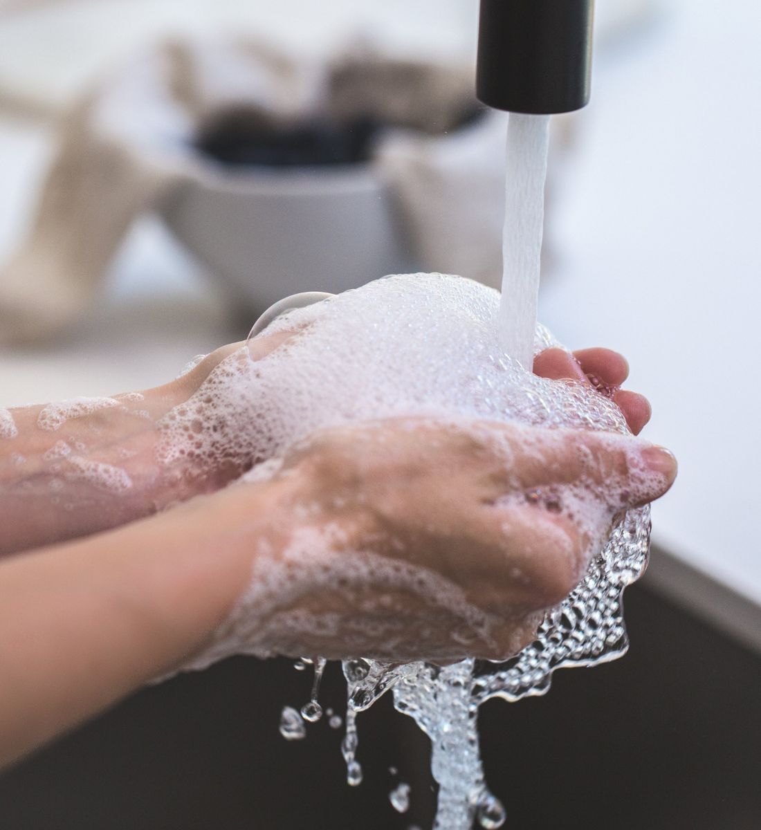 Galleria foto 'Latte detergente e struccante, quanta confusione: ecco le differenze…' - foto 2