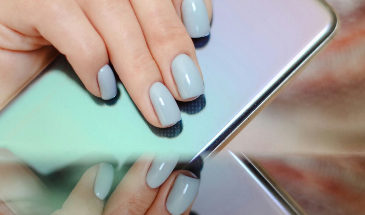 Galleria foto 'Ti sveliamo il segreto di uno Smalto che dura: ecco qual è…' - foto 1