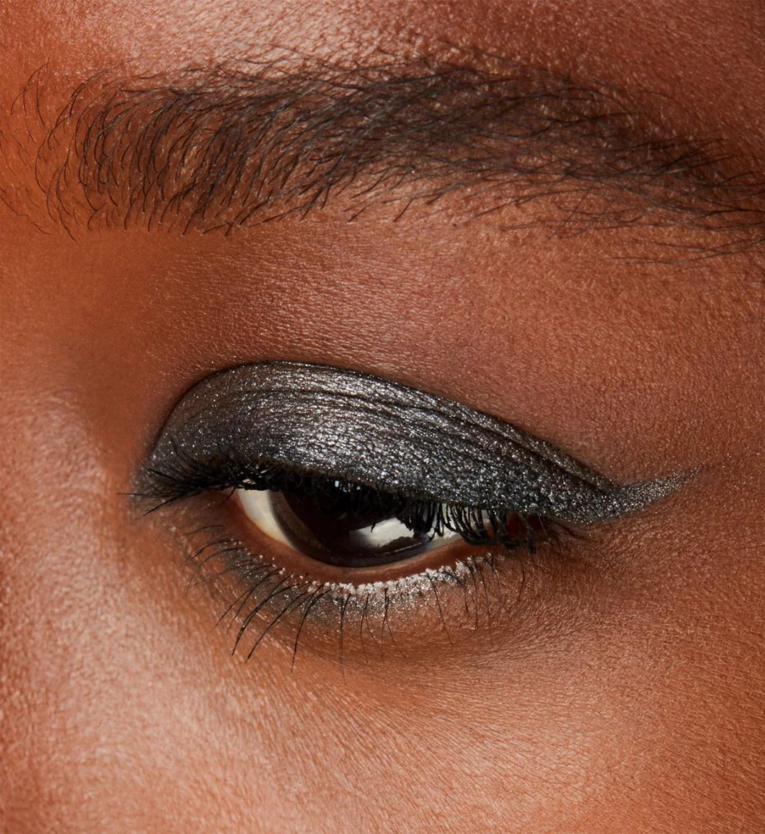 Galleria foto 'L’Ombretto Frosted è la tendenza make Up occhi più “hot” dell’Estate 2024' - foto 7