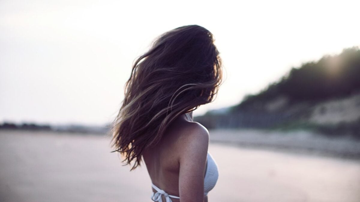 Estate, bye bye phon: come asciugare i capelli all’aria