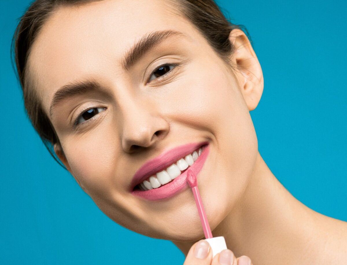 Galleria foto 'Trucco leggero per un pranzo estivo: 6 make up tips per un look perfetto' - foto 2