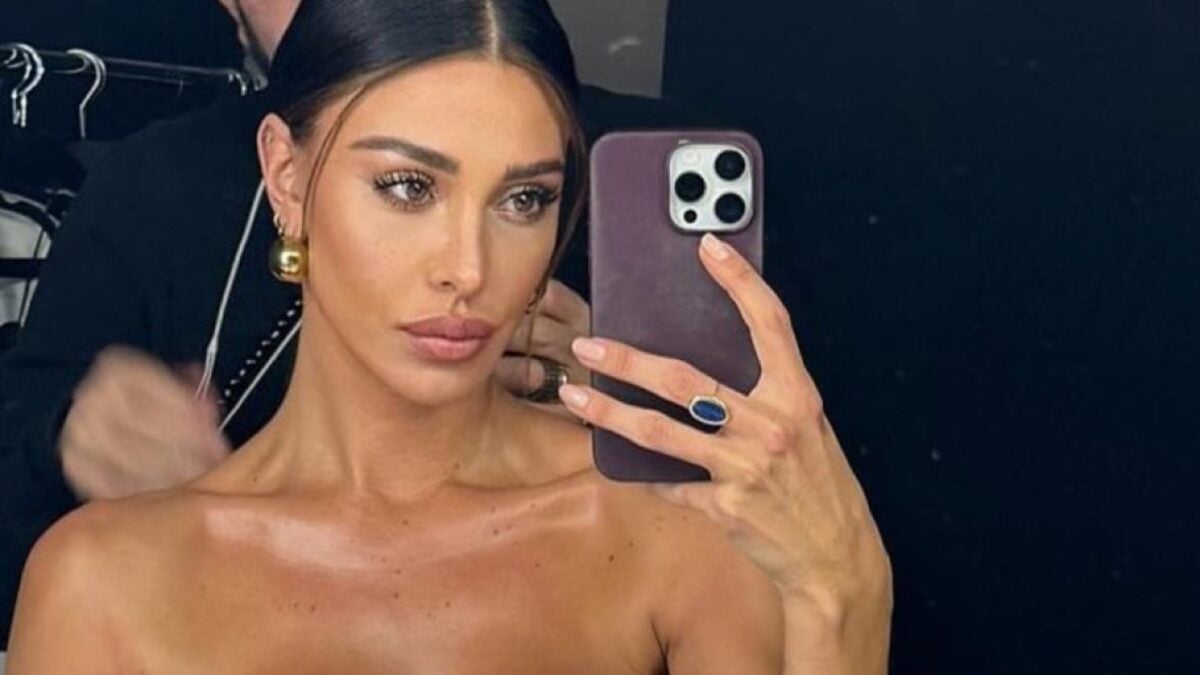 Galleria foto 'Belen Rodriguez, il Look per il Back to Office è super glamour (FOTO)' - foto 1