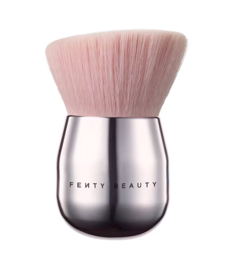 Face & Body Kabuki 160 di Fenty Beauty,