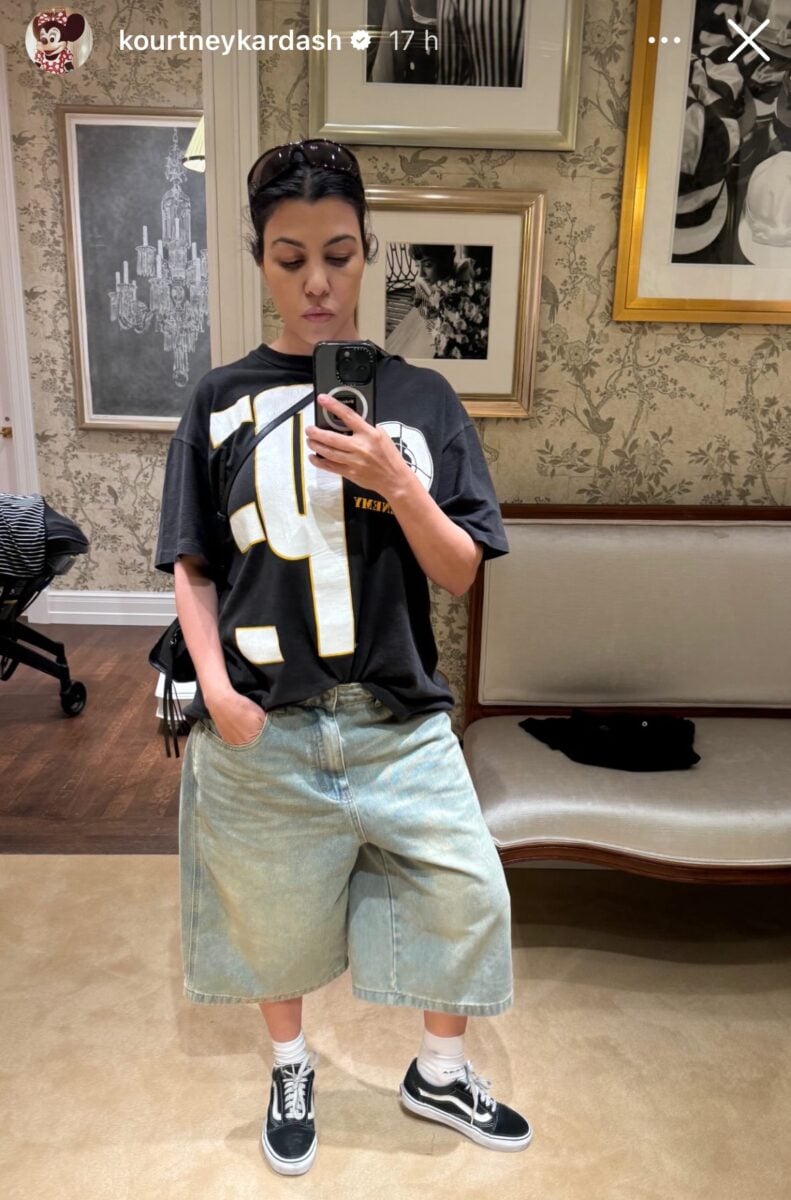 Galleria foto 'Kourtney Kardashian riporta in voga lo stile Skater Girl (FOTO)' - foto 1