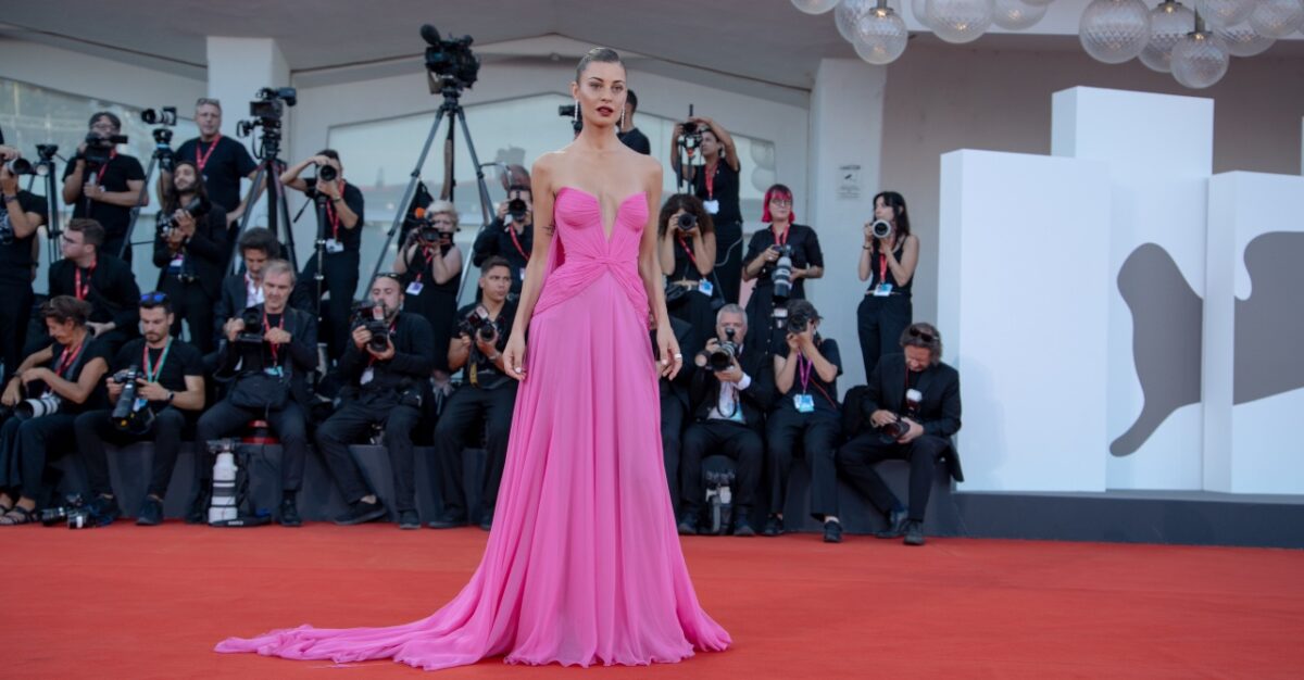 Galleria foto 'Venezia 2024, Sveva Alviti regina di stile: i suoi look da favola (FOTO)' - foto 1