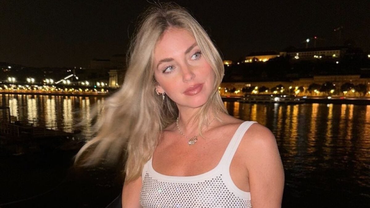Galleria foto 'Chiara Ferragni, calzino bianco e mocassino per un look da weekend: su di lei è un sì!' - foto 2