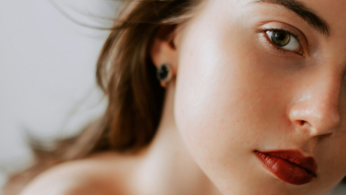 Galleria foto 'Skin Tint: il prodotto a metà tra skincare e make up da provare subito!' - foto 1