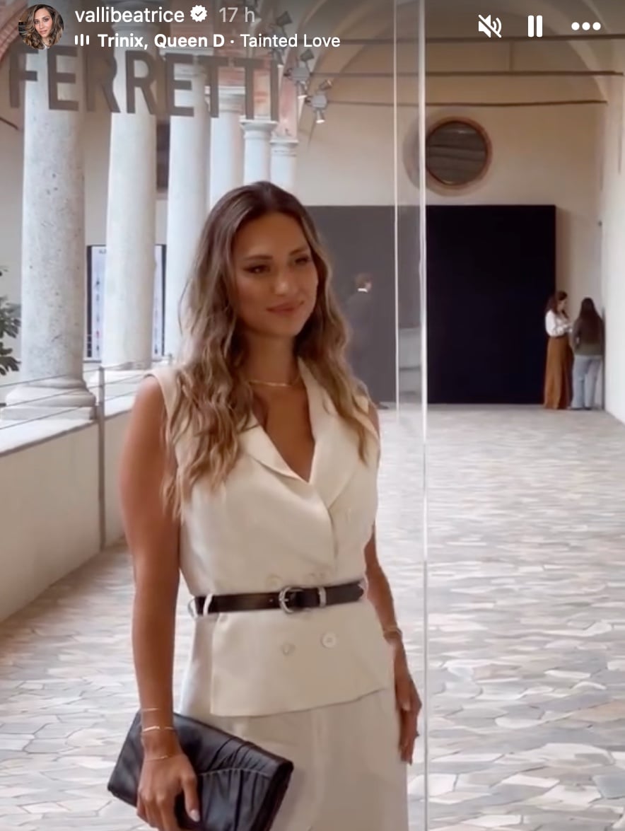 Galleria foto 'Beatrice Valli alla Milano Fashion Week, il Look firmato Alberta Ferretti le sta d’incanto' - foto 1