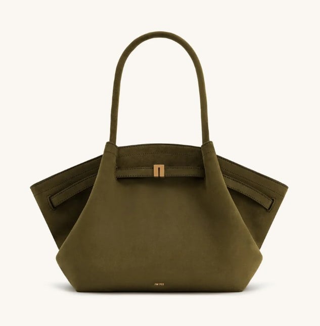 Galleria foto 'Ode al Suede: i Capi e gli Accessori di stagione in camoscio da avere ora!' - foto 6