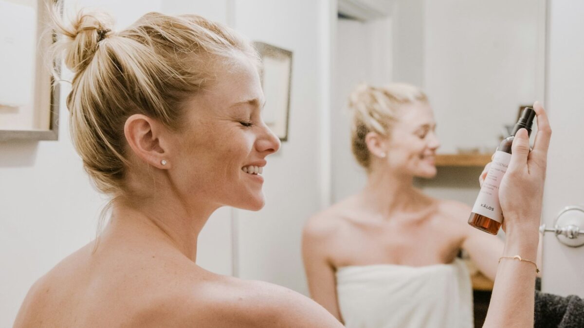 Galleria foto 'Il Fondotinta diventa a Spray, scopriamo come si usa e i prodotti da provare…' - foto 1