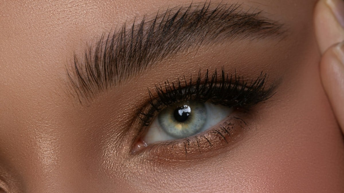 Sguardo liftato senza Botox? Punta sulle sopracciglia! Sguardo liftato senza Botox? Punta sulle sopracciglia!