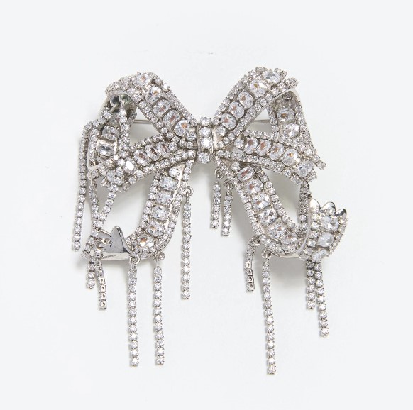 Galleria foto 'Il ritorno della Spilla, l’accessorio più raffinato dell’Autunno' - foto 4