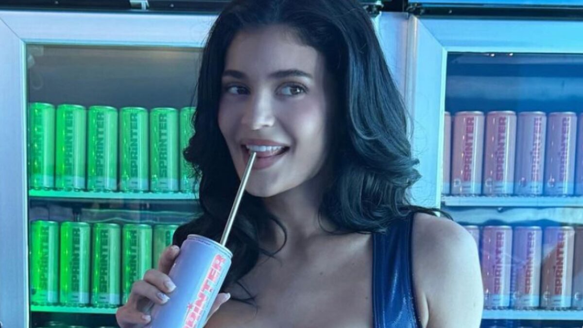 Galleria foto 'Kylie Jenner sulla copertina di Elle USA, che schianto!' - foto 1