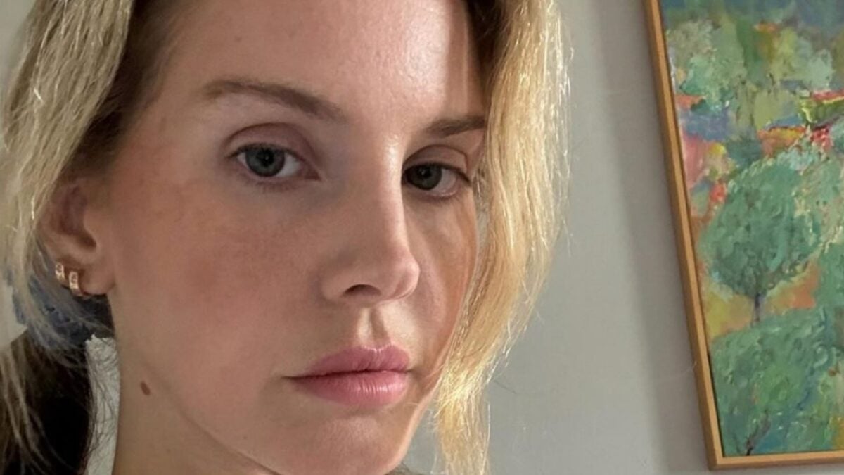 Galleria foto 'Lana Del Rey sfoggia un look Demure firmato Alessandro Michele, che stile!' - foto 1