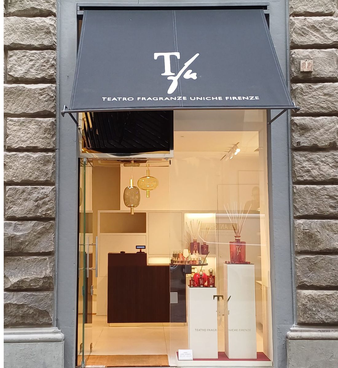 Galleria foto 'Teatro Fragranze Uniche: dalle Home Fragrances ai Perfumes, una storia tutta al femminile' - foto 7