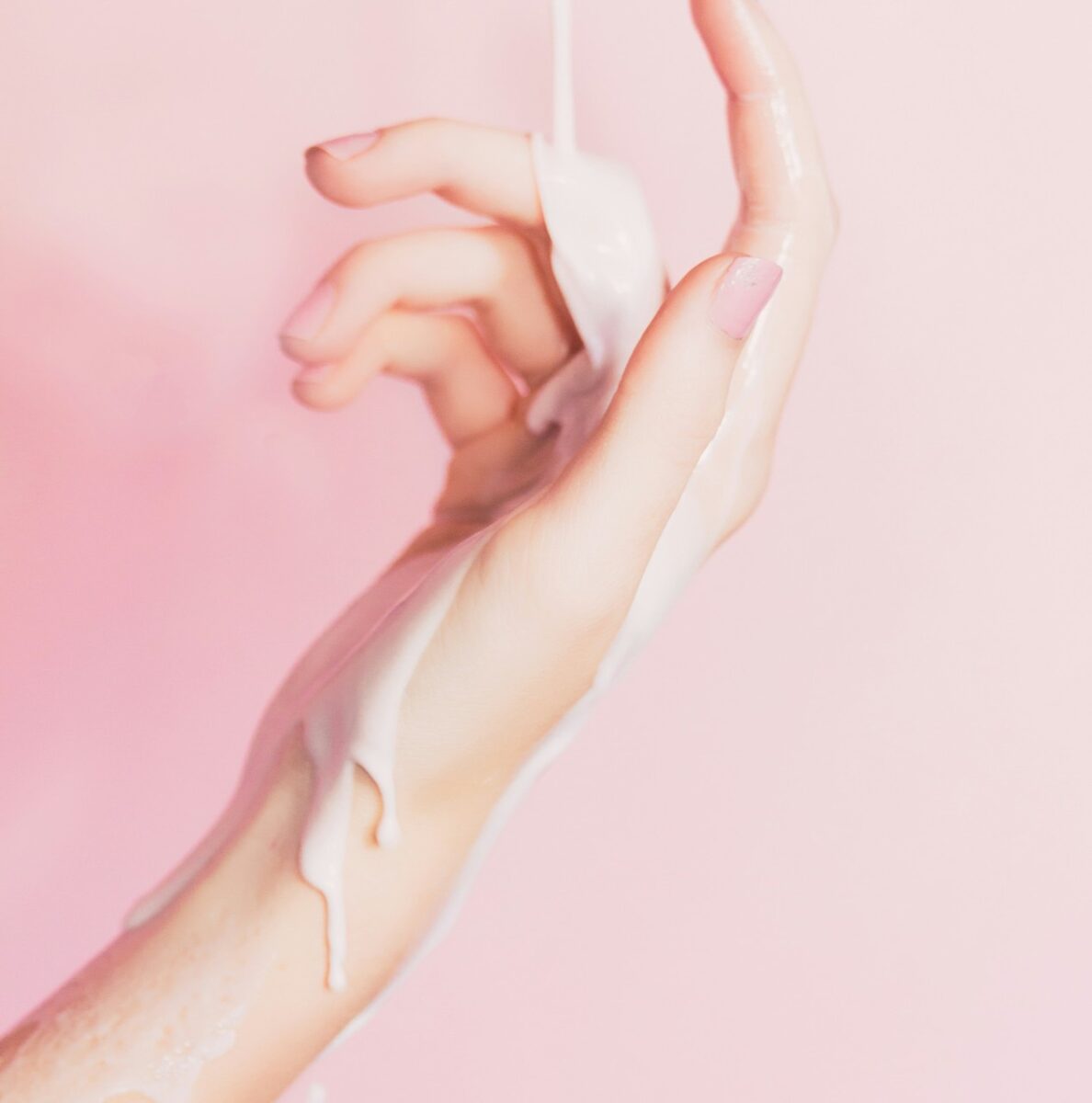 Galleria foto 'Come prendersi cura delle Braccia dopo i 50: attivi e trattamenti contro i cedimenti' - foto 3