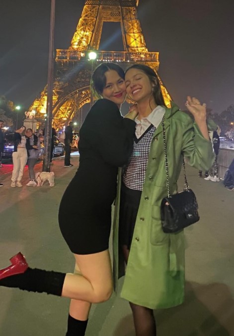 Gli Impermeabili colorati come quello di Olivia Rodrigo per affrontare con brio l’autunno Gli Impermeabili colorati come quello di Olivia Rodrigo per affrontare con brio l’autunno
