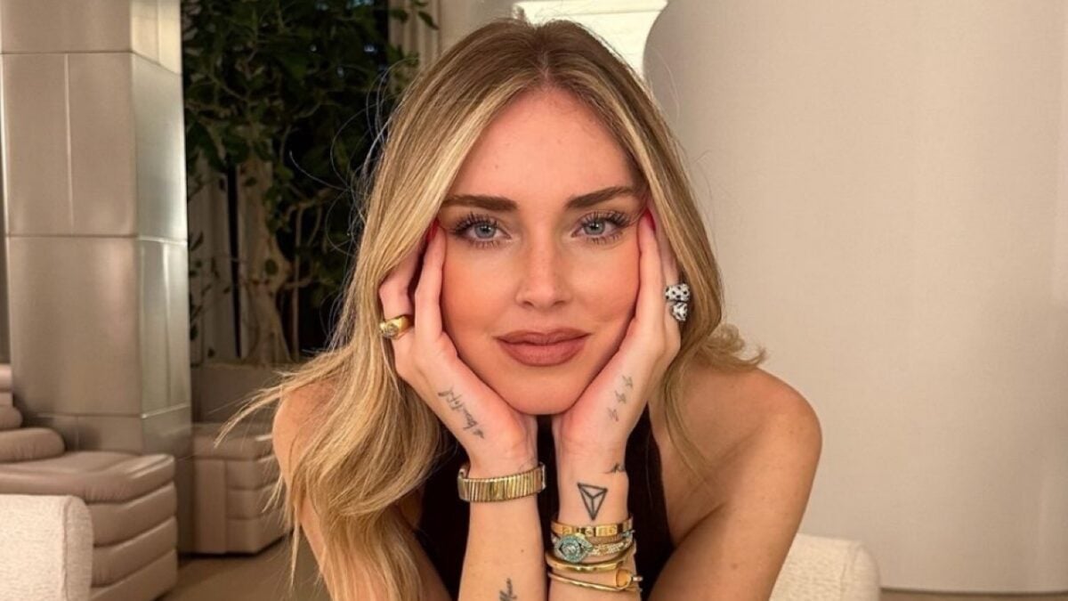 Chiara Ferragni, il Look comfy con maxi cardigan in lana è in perfetto mood ‘montagna’