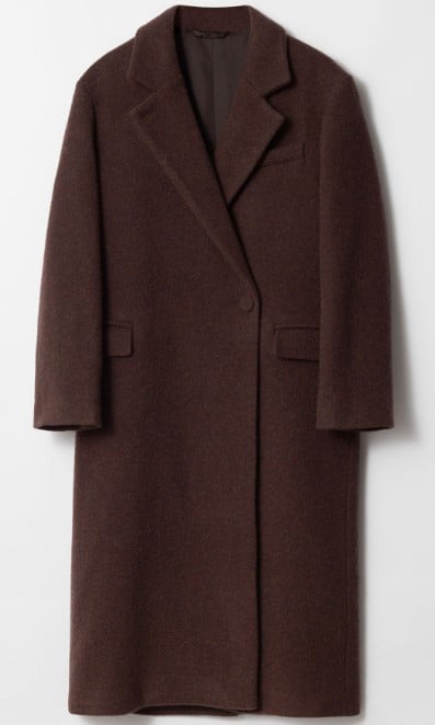 Dimentica le Giacche nere: questo è il colore chic più trendy dell’inverno 2025 Dimentica le Giacche nere: questo è il colore chic più trendy dell’inverno 2025