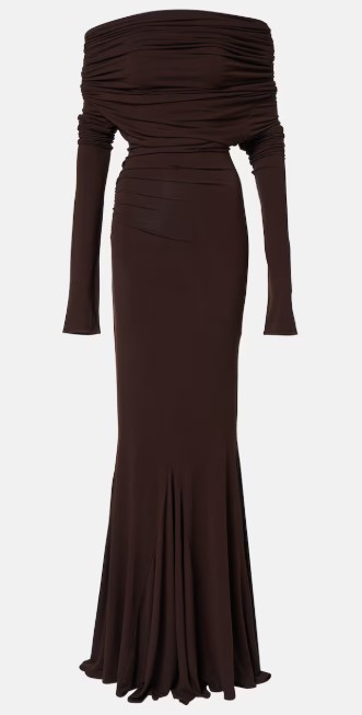 Non c’è nulla di meglio di un Abito off shoulder per celebrare la Holiday Season Non c’è nulla di meglio di un Abito off shoulder per celebrare la Holiday Season